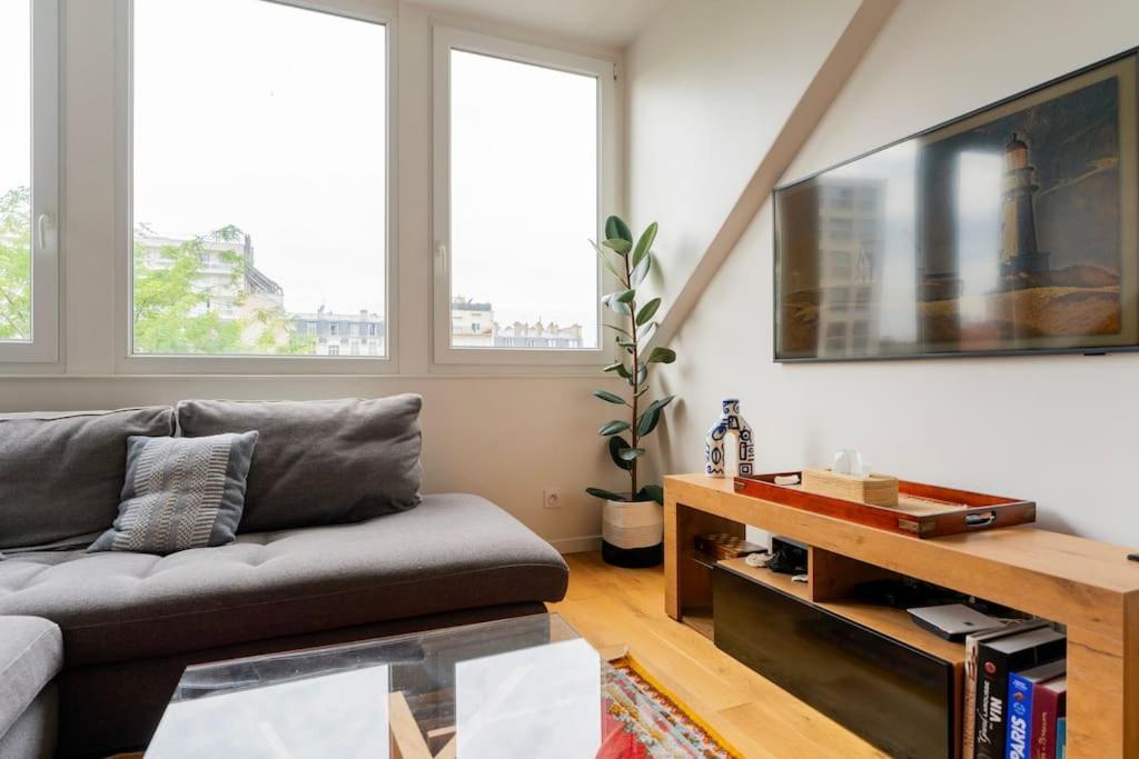 Modern Loft With Terrace In Appartement Paris